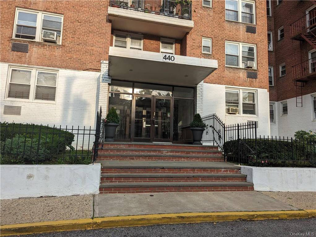Motivated Seller ! ! This sun drenched unit overlooking the Hudson River.