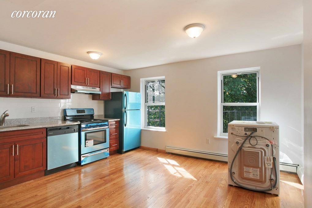 Welcome to this renovated top floor 2 bed, 1 bath apartment in a beautiful Park Slope townhouse.
