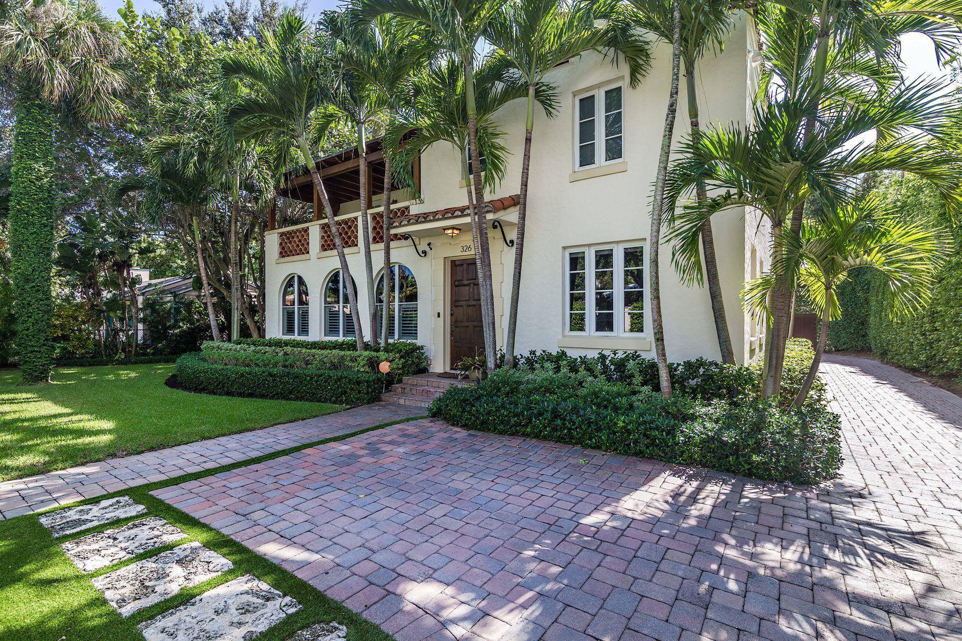 Situated in the heart of El Cid, this 1926 Mediterranean masterpiece boasts 5 bedrooms and 4.