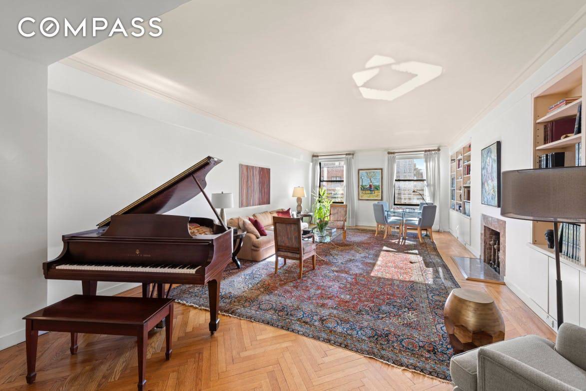 This sprawling prewar apartment on a high floor on Park Avenue is perfect for gracious entertaining and comfortable living.
