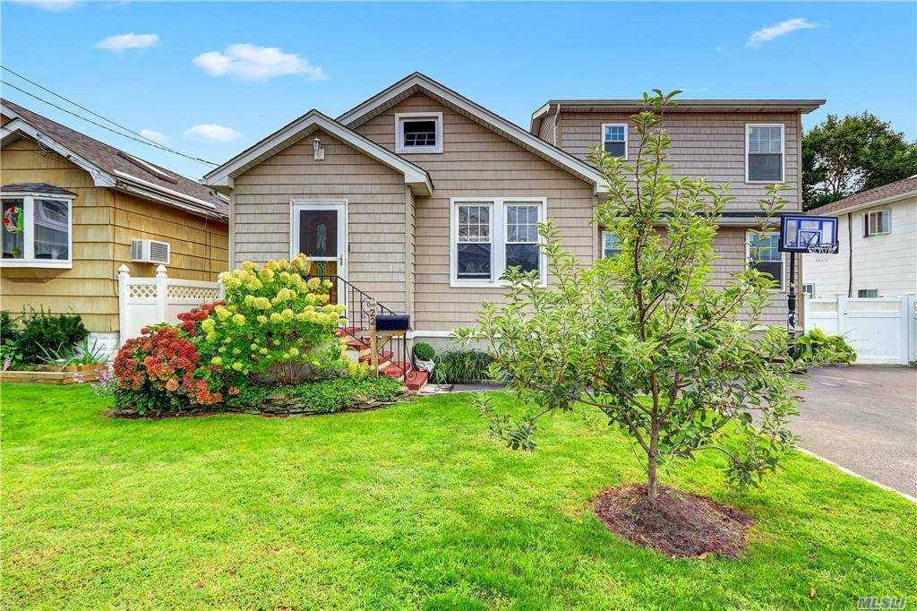 Beautifully Charming Expanded Ranch, South of Montauk Featuring 4 BR 2 BTH LR Gorgeous Coastal DR, Kitchen With SS Appliances and Granite Counter Tops.