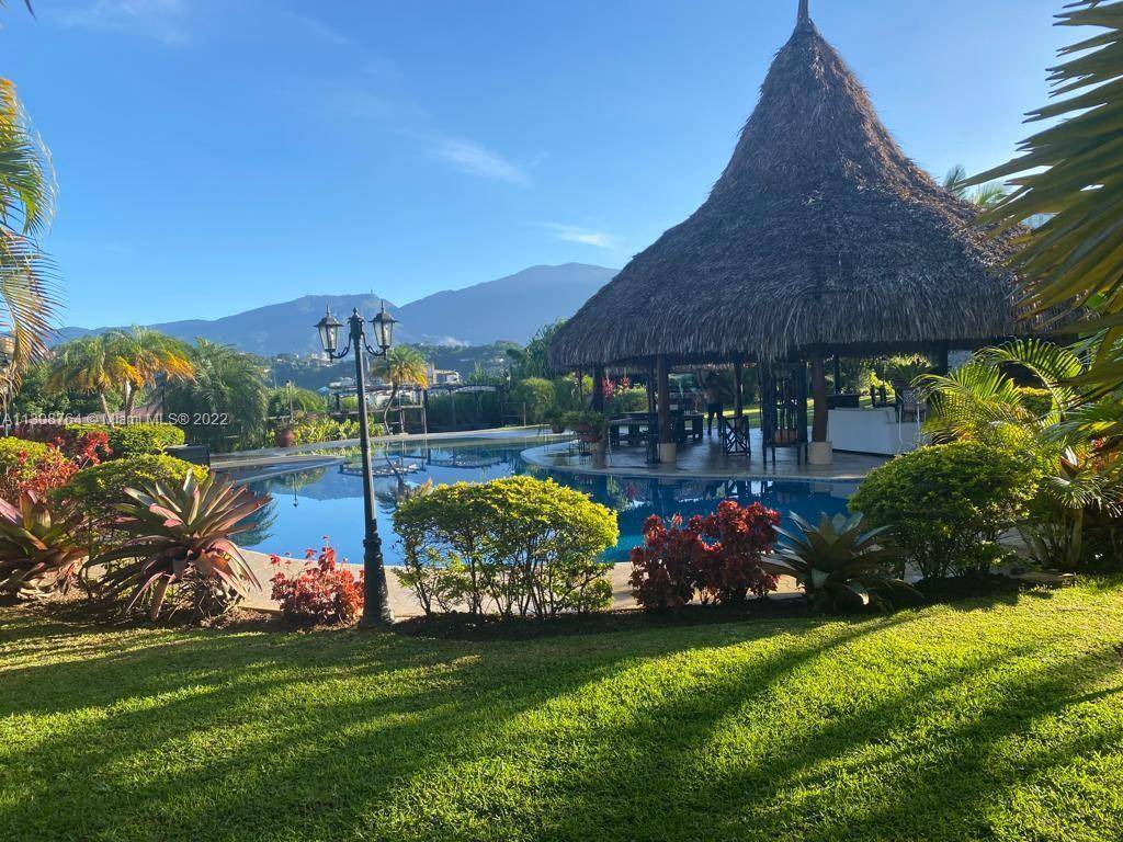 Impressive house with direct view of EL AVILA and spectacular outdoor area with a large backyard that offers a pool, gym, barbecue, gazebo with a wood burning oven.