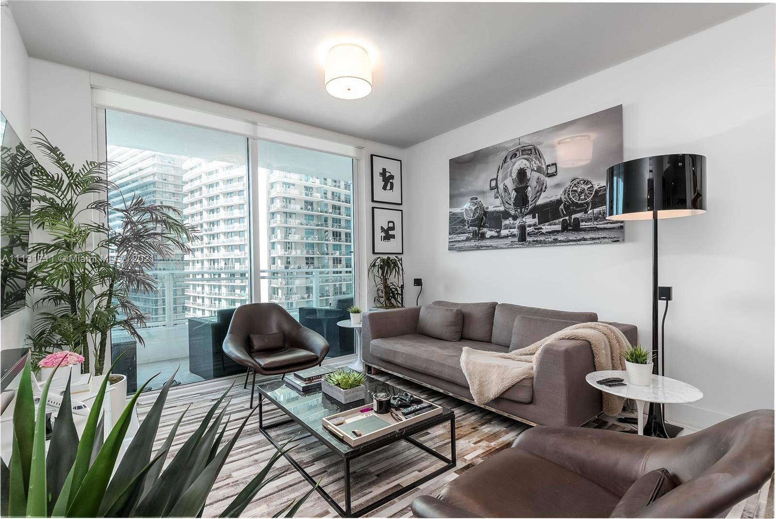 A beautiful one bedroom unit with city and sunset views to the West with 9 foot ceilings, floor to ceiling windows, and a private terrace.