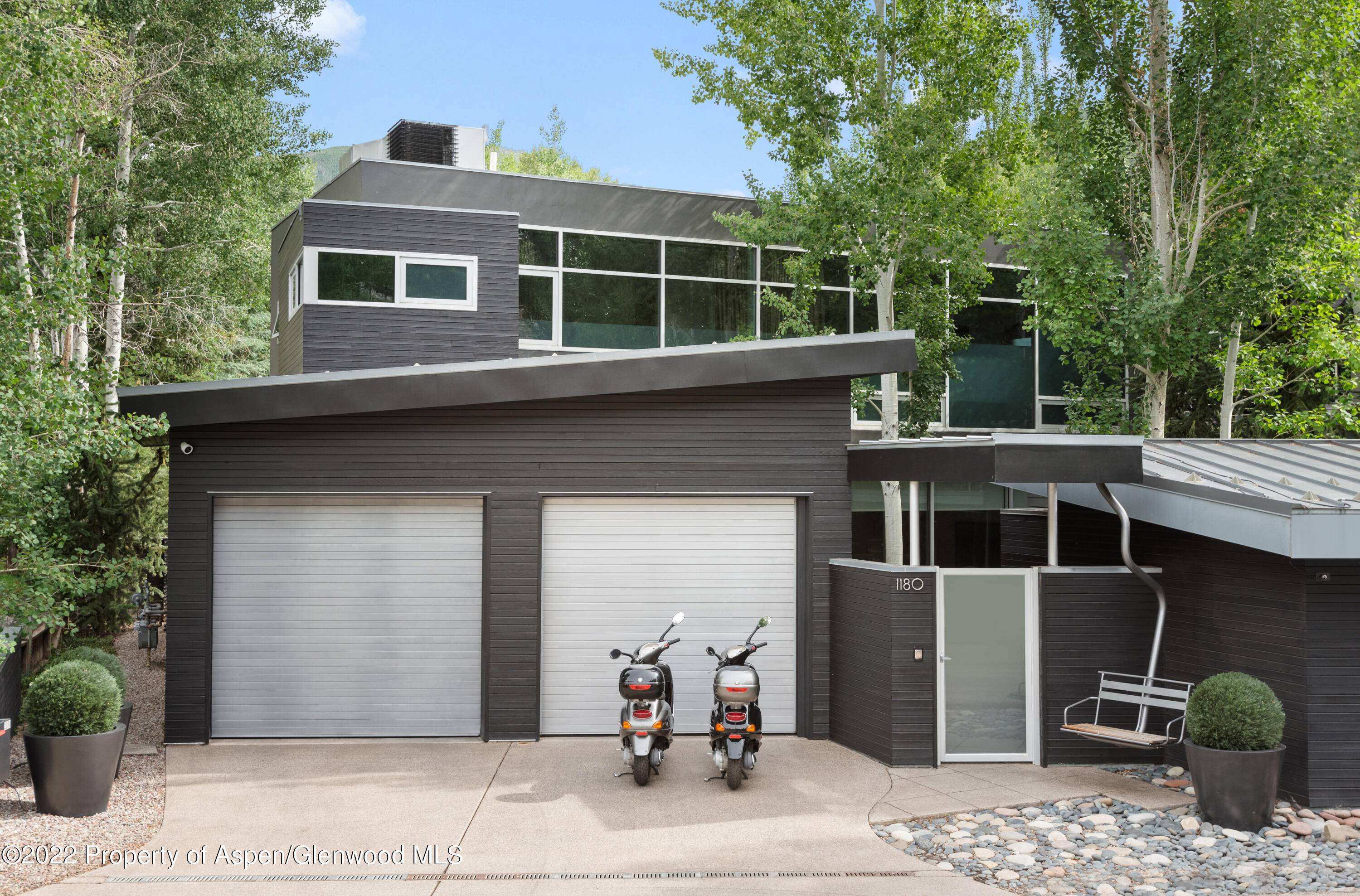 Enjoy all Aspen has to offer from this fully furnished ''turn key'' single family home.