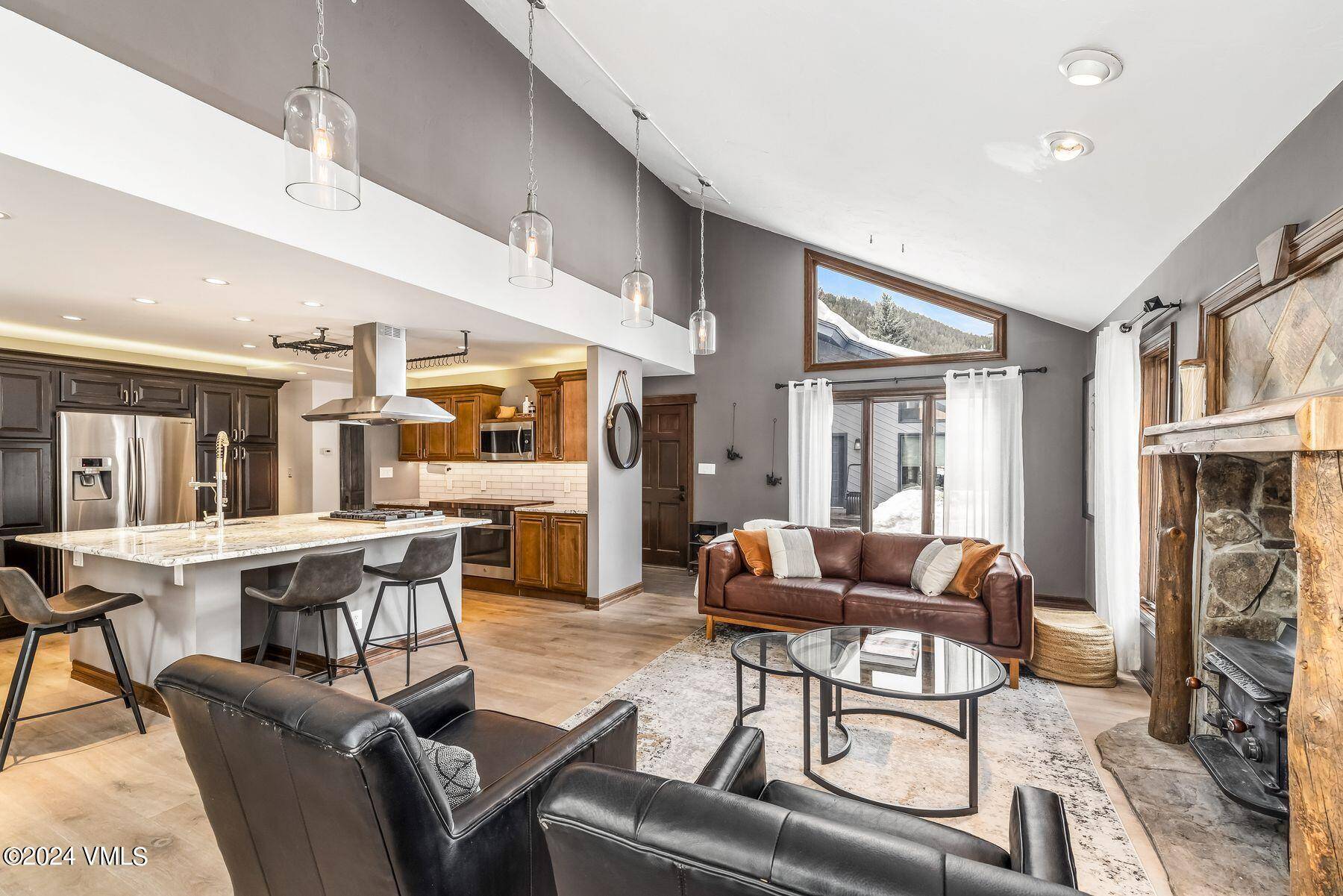 Discover the perfect blend of comfort and convenience with this stunning 3 bedroom duplex nestled in the heart of the vibrant Eagle Vail community.