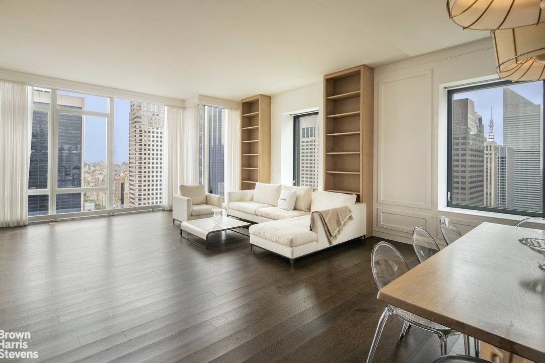 Surrounded by views of the NYC skyline and Central Park, this hotel residence captures both elegance and simplicity as it sits on the 39th floor.