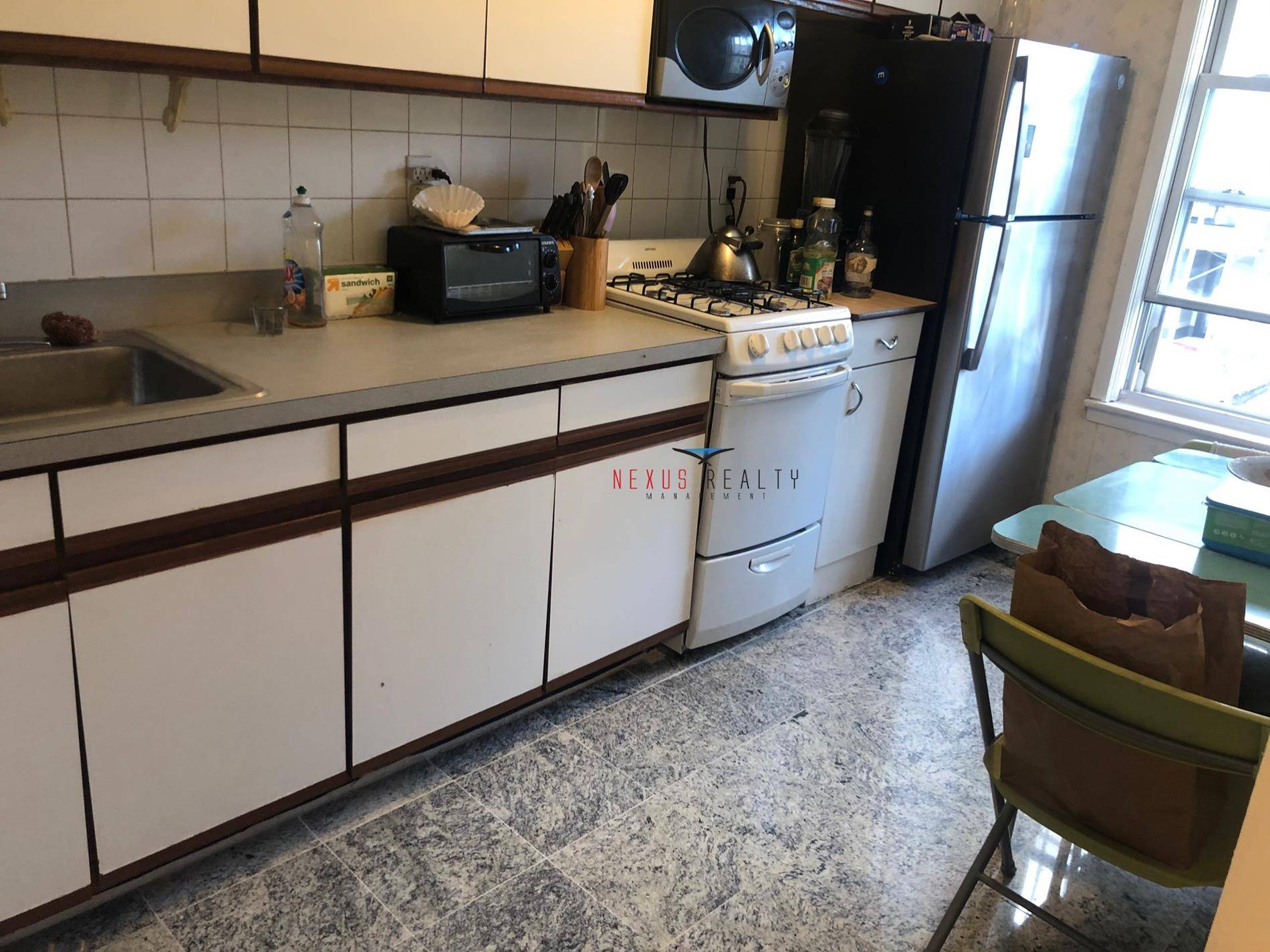 Great 3 Bedroom apartment in the heart of Astoria ONLY 27001 King size bedroom, 1 queen size bedroom and 1 full size bedroom on the 2nd floor of a 2 ...