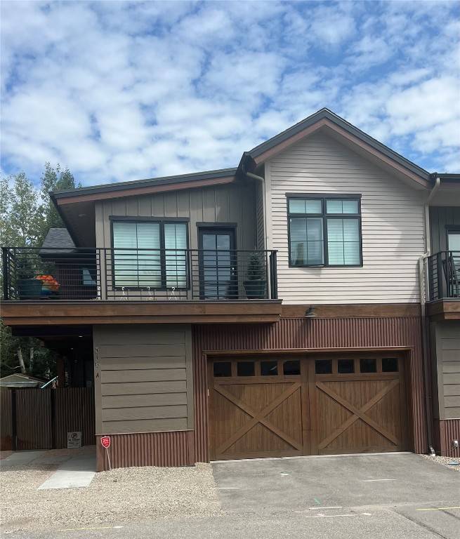 Stunning duplex with 3 bd, 3ba, a 3 car garage in the heart of Frisco.