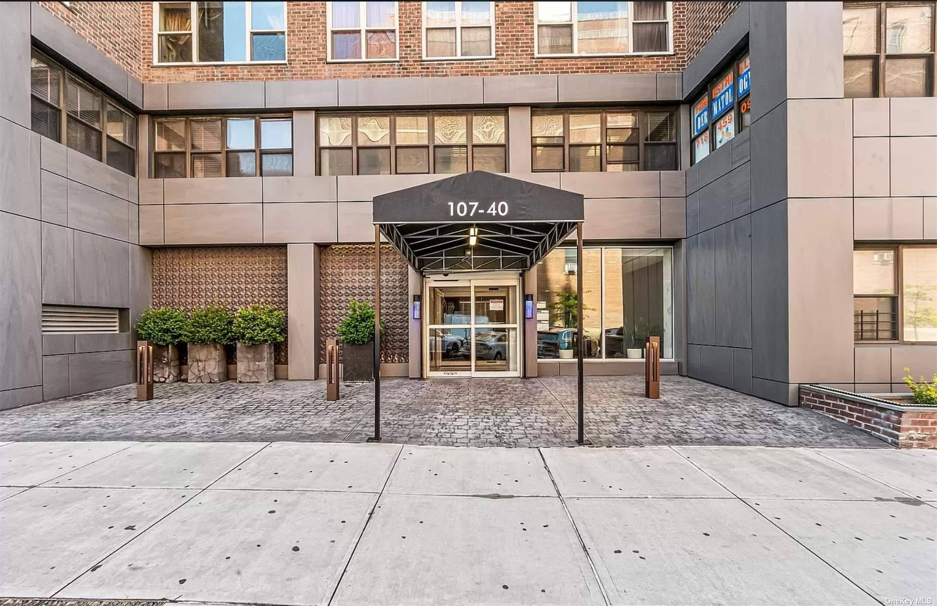 Lane Towers is a luxury high rise cond op building that was built in 1965 and has the best location in Forest Hills for urban lovers seeking convenience and amenities.