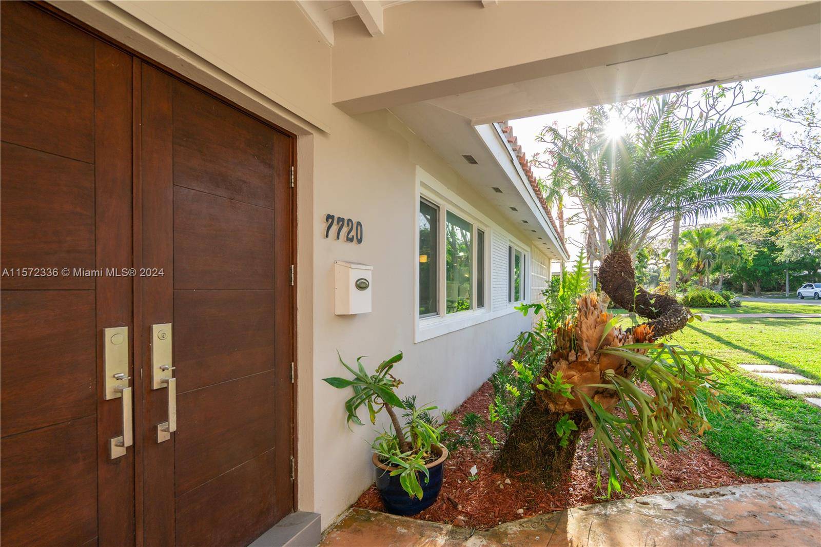 Luxury living in Palmetto Bay with this stunning 3 bedroom, 3 bathroom Estate Home.