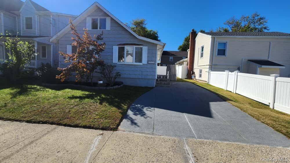 Well maintained residence offering flexible layout and expansion potential, located in a quiet residential area near Baldwin Park.