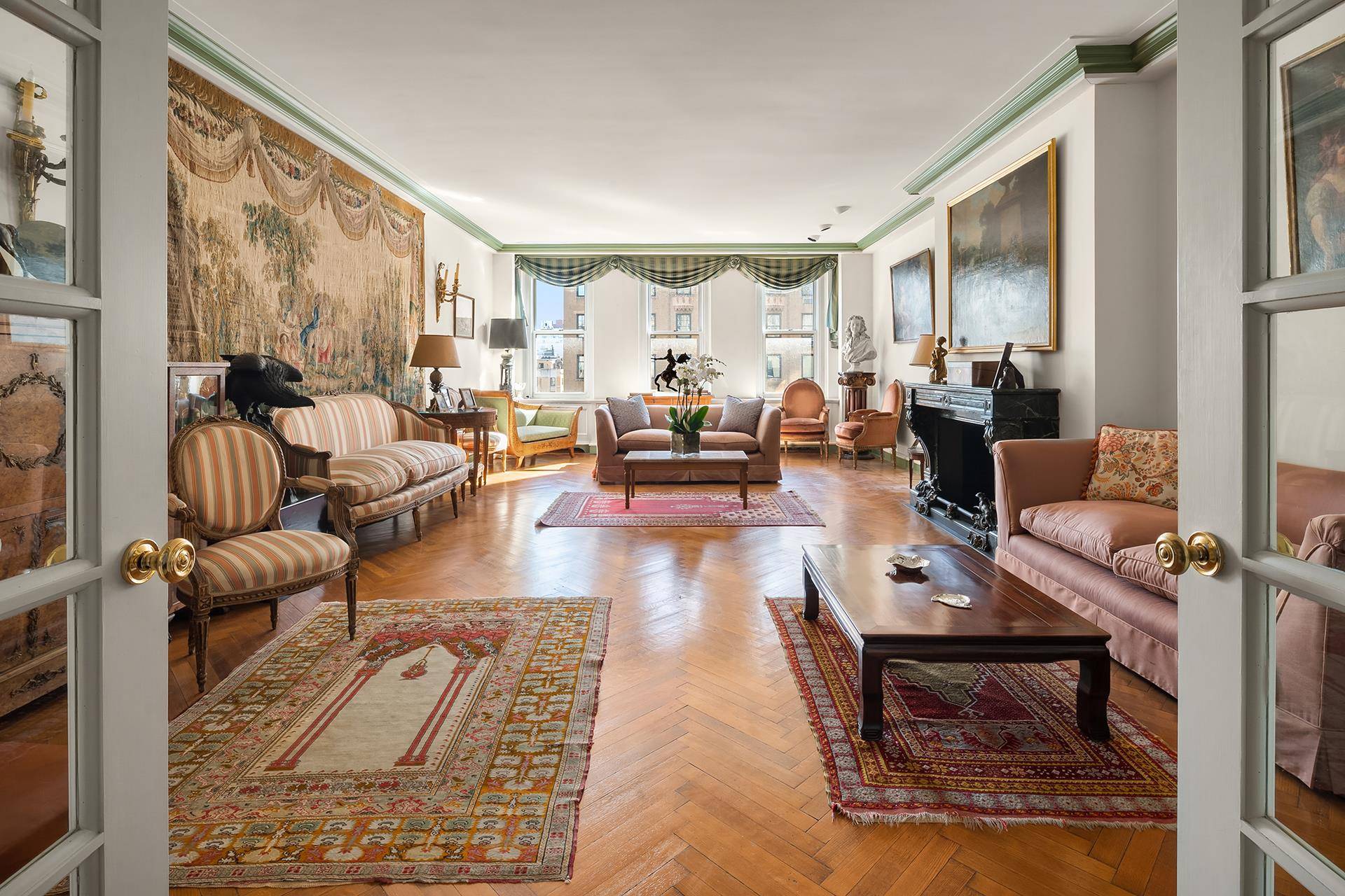 24 Hour Notice Required for ShowingsSophisticated Pre War Duplex Boasting Charm and Bright ExposuresA A This high floor home welcomes you through a semi private elevator vestibule into the gracious ...