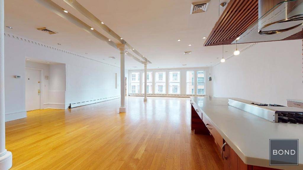 Live large in this absolutely stunning Soho Artistic Loft.