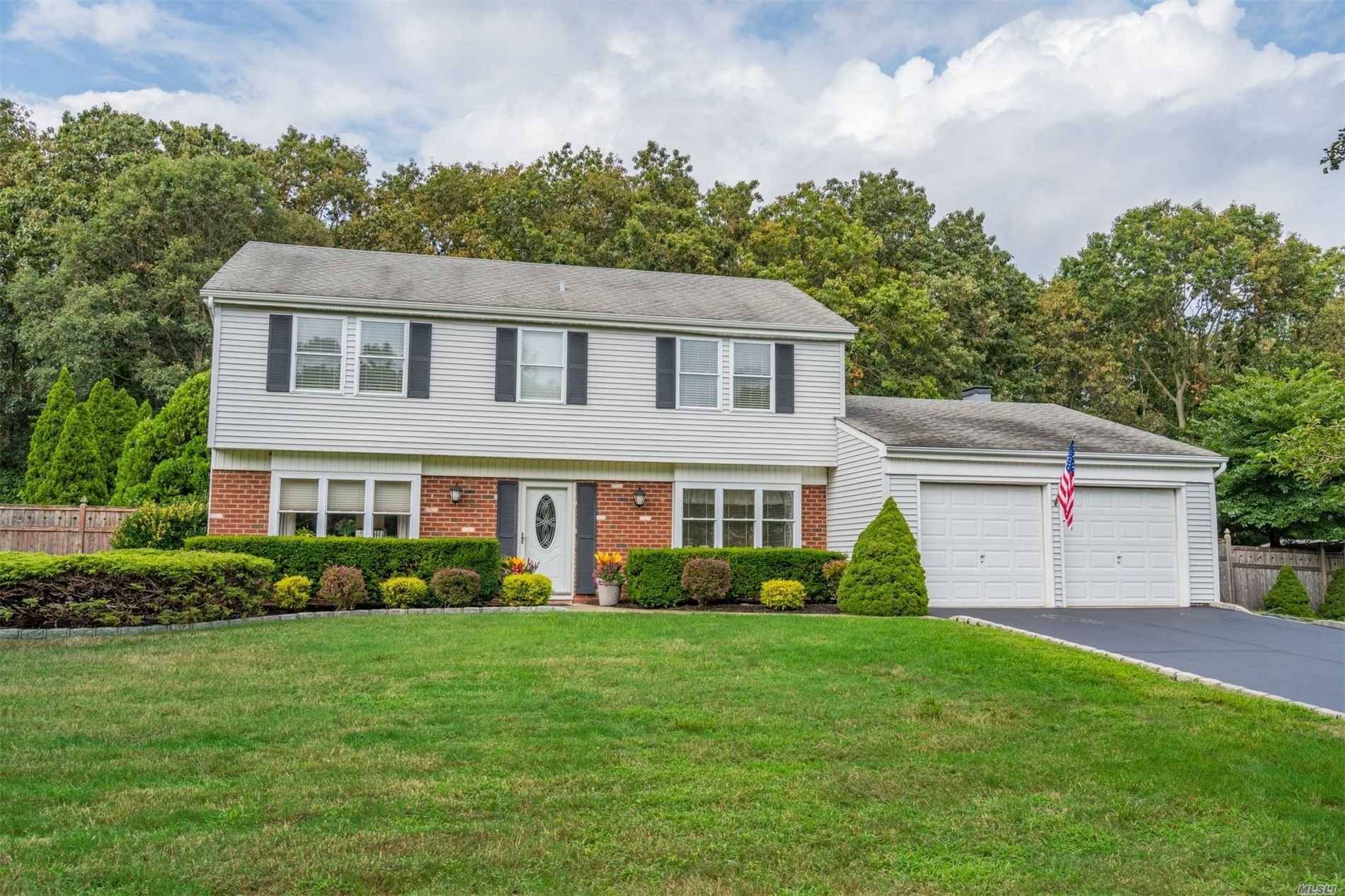 Beautifully Updated Colonial in S.