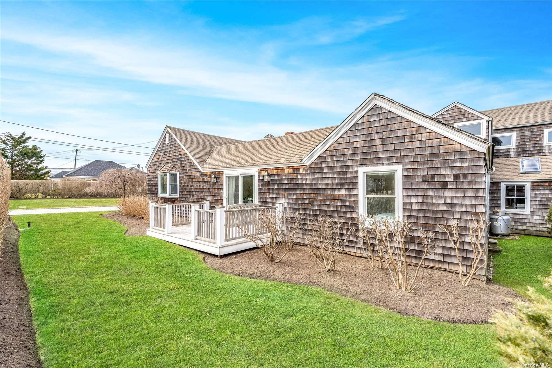 Perfect Beach Cottage on the bay in Quogue.
