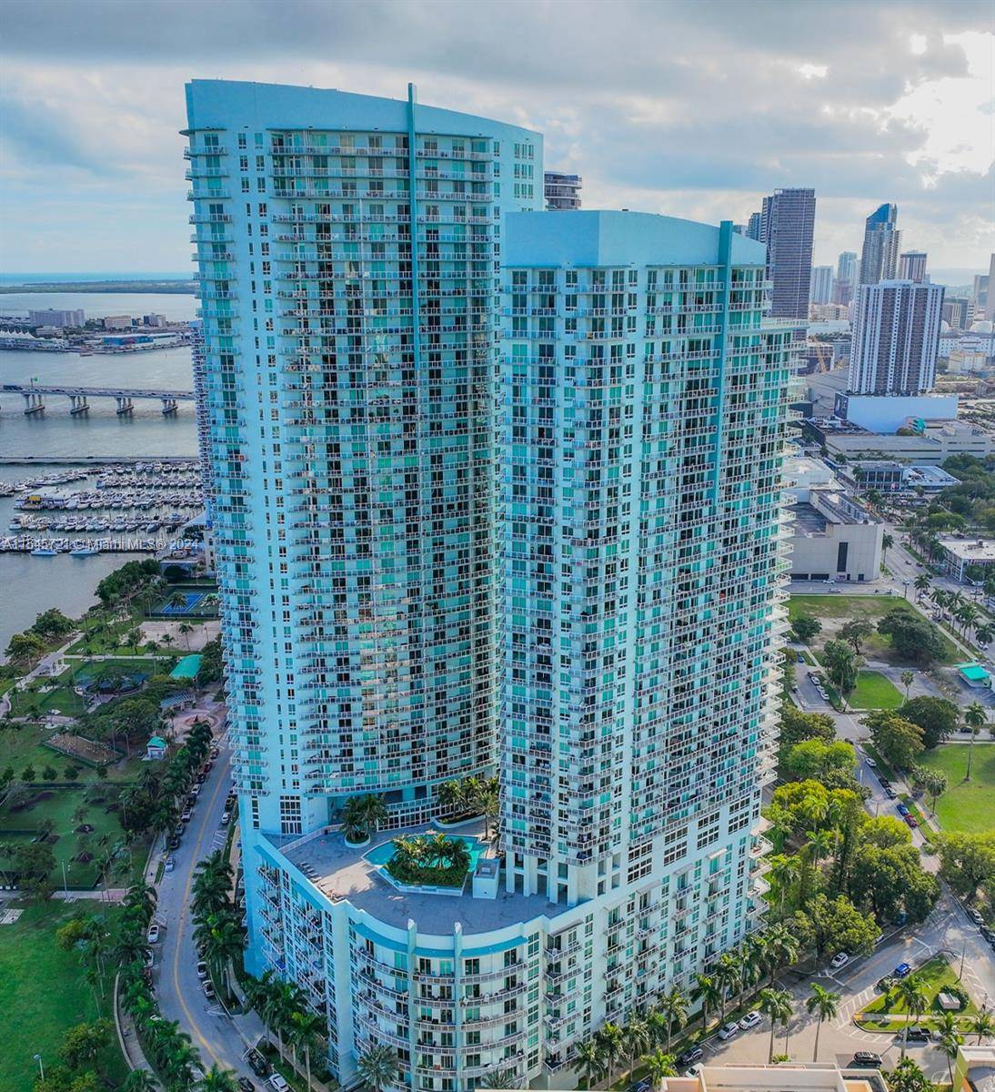 Experience coastal living at its finest in this stunning 1 bed 1 bath condo at QUANTUM ON THE BAY one of Miami s most exciting two tower residential developments in ...