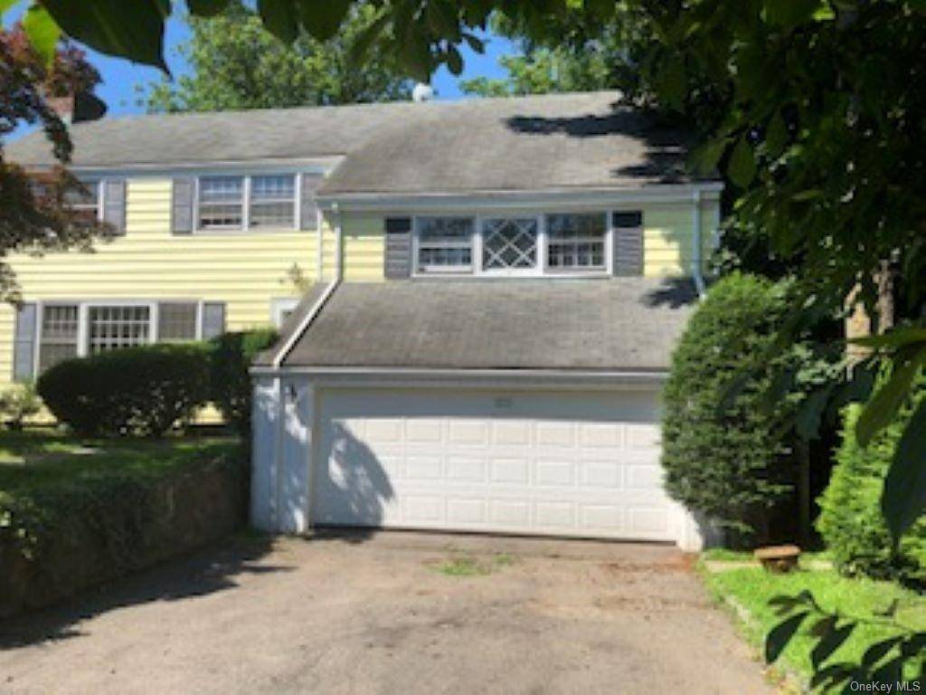 Beautiful split level home offers eat in kitchen w granite counter tops amp ; SS applcs.