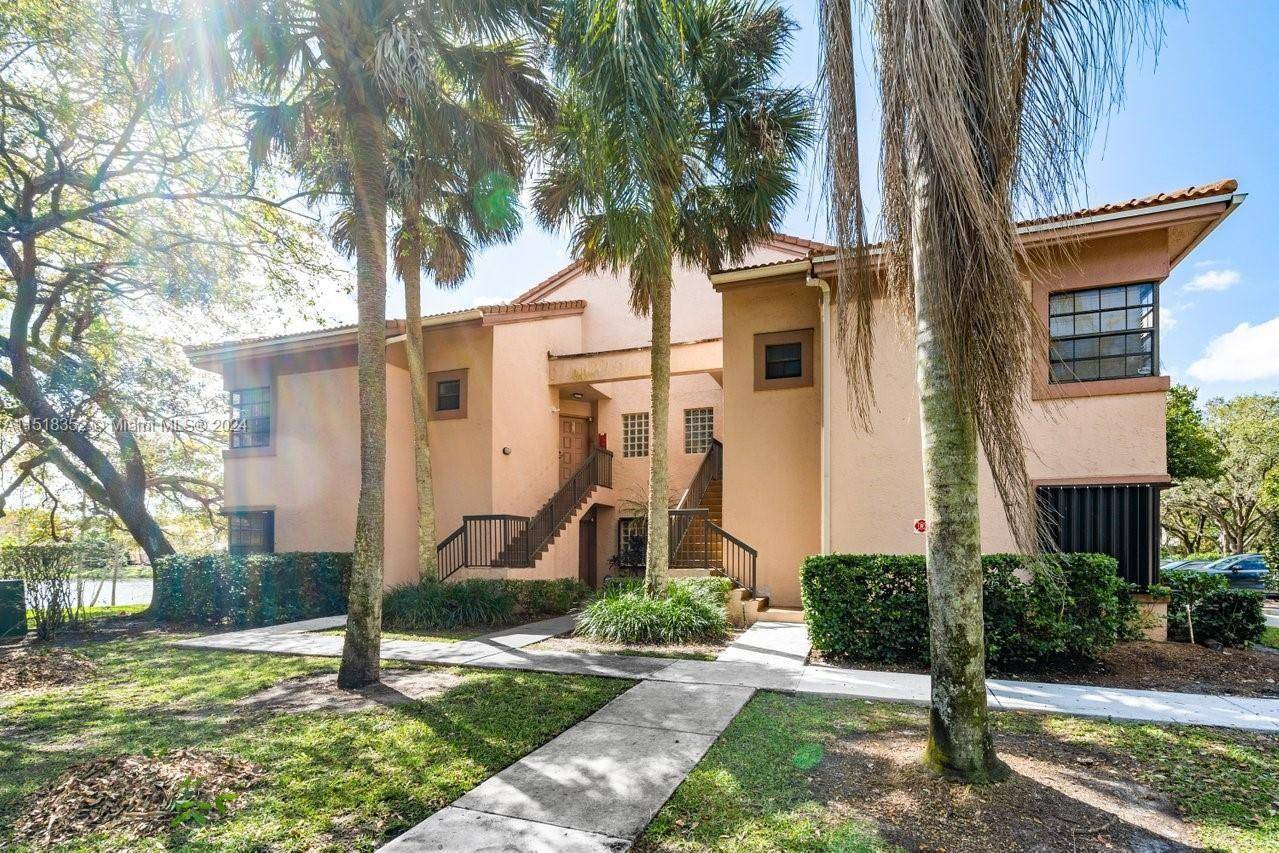 GORGEOUS, METICULOUSLY CLEAN, FRESHLY PAINTED, RARELY AVAILABLE LAKEFRONT 3 BDRM 2 BATH 1422 sq ft 1 STORY CORNER CONDO LOCATED IN DESIRABLE FOUNTAIN SPRING AREA OF PLANTATION.