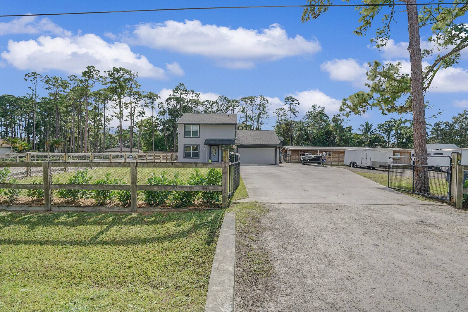 Horse lovers dream home and the ultimate turn key equestrian property !