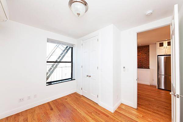 GORGEOUS 2 Bed 1 Bath unit in a very beautifully, well maintained Elevator building !