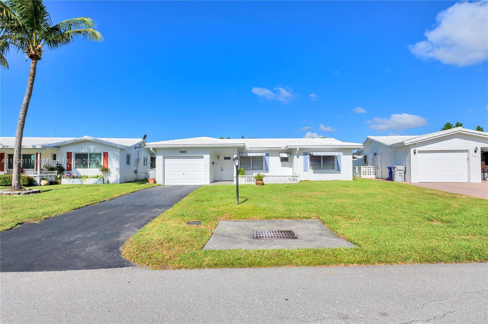 Here's your chance to own a beautiful and cozy home in Leisureville, a 55 community located less than 10 minutes away from the beautiful beaches of Pompano.