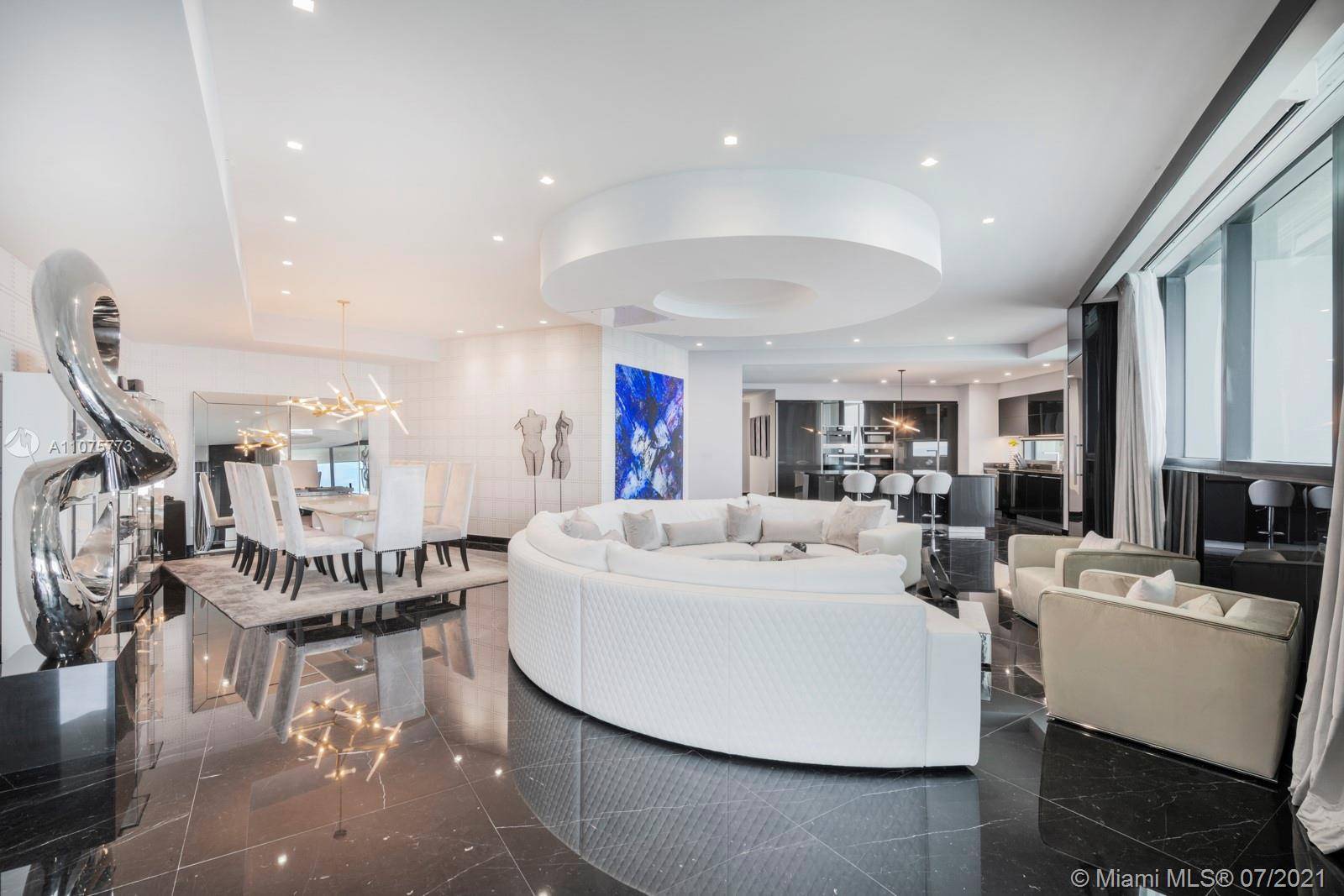 Extravagant 4 bedroom sky home at the most exclusive tower in Sunny Isles Miami.