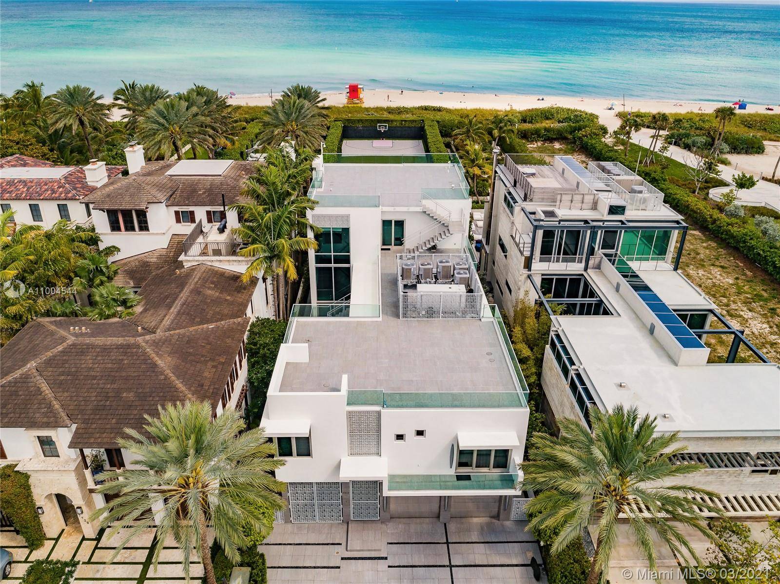 Enter to this exclusive home in the white sandy beaches of the Atlantic Ocean of Miami.