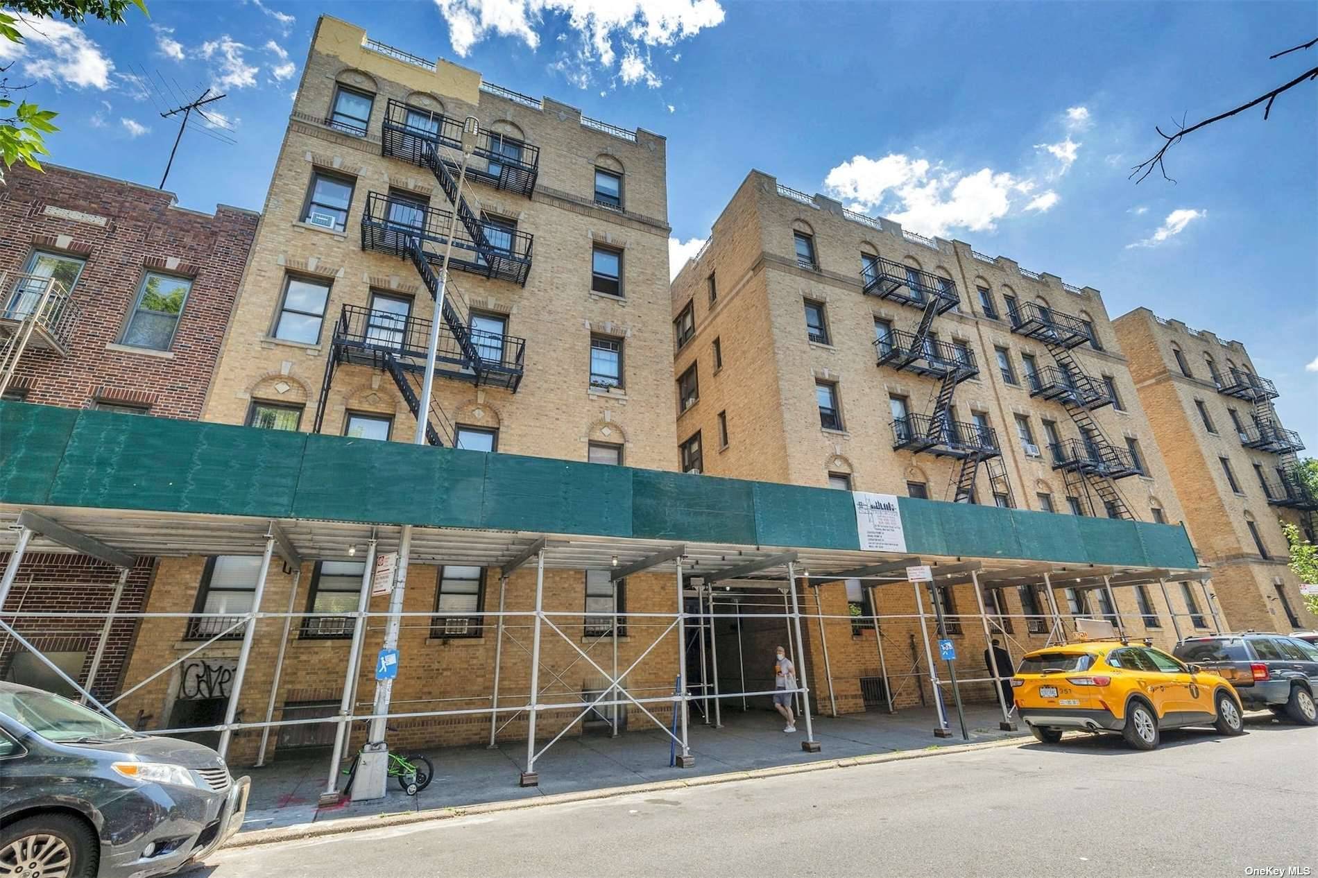 Excellent investment opportunity in the heart of Astoria !