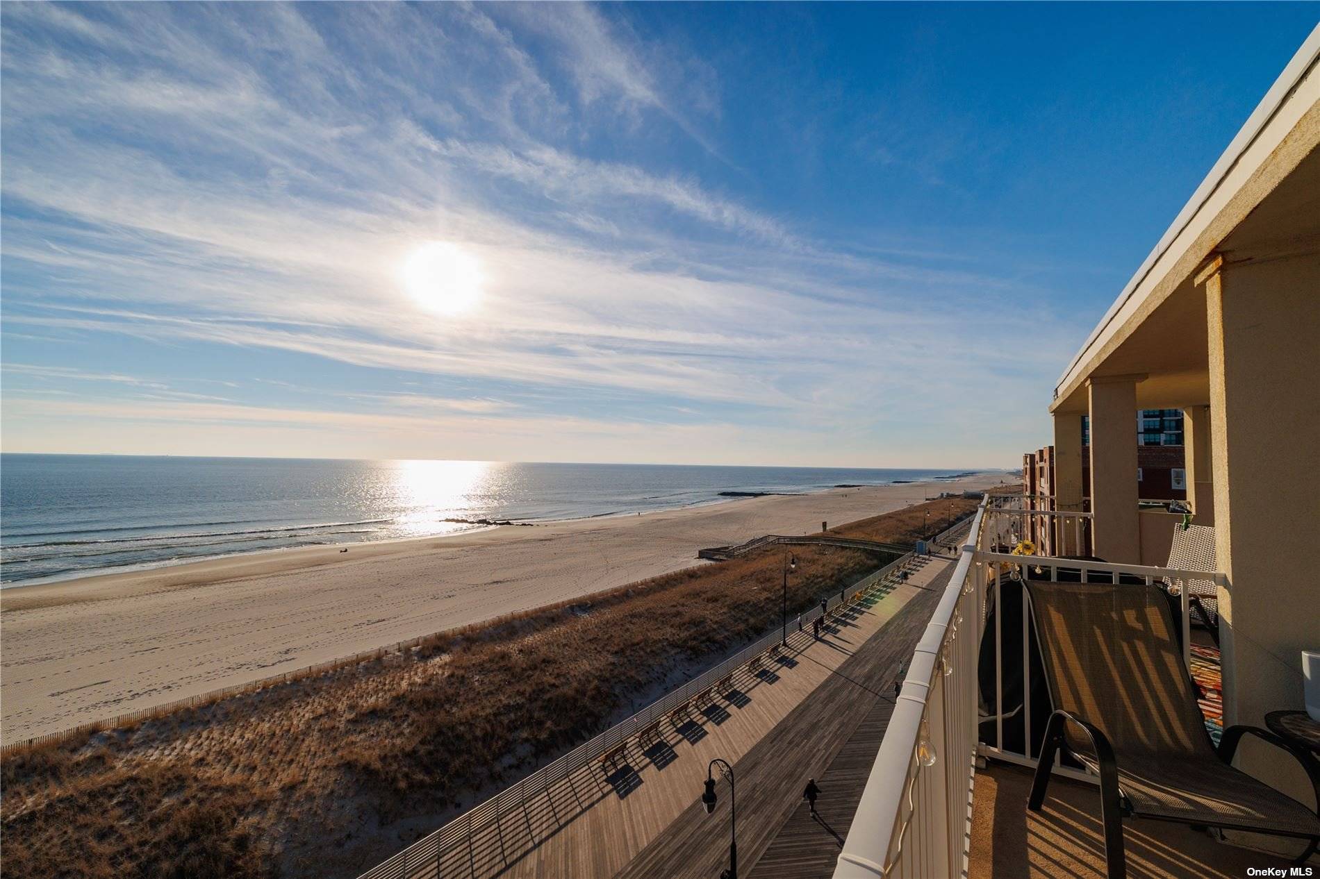 Oceanfront WOW studio with large terrace available for summer rental !