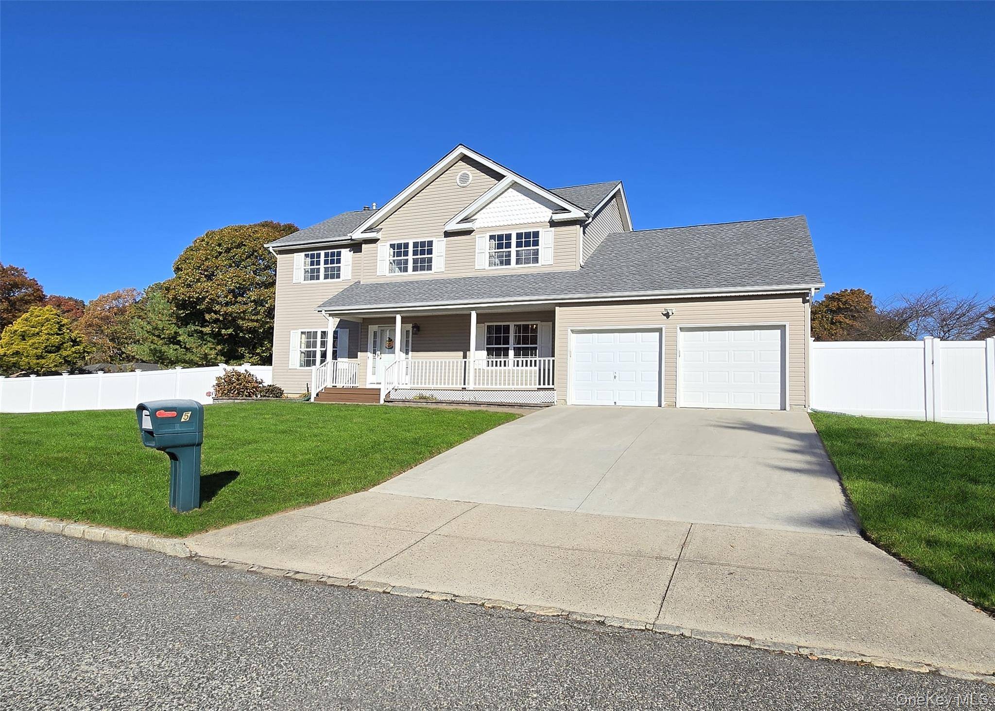 Your search is over once step inside 5 North Street in Coram !