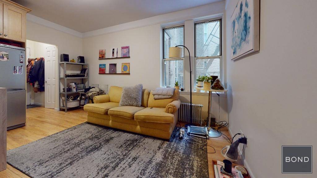 Large and renovated 1 bedroom in prime West Village location !