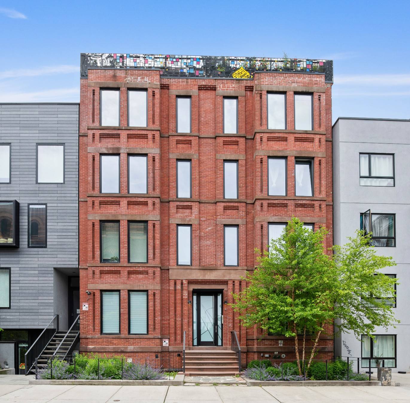Rental Prepare yourself to be amazed by your new home in the heart of Clinton Hill.
