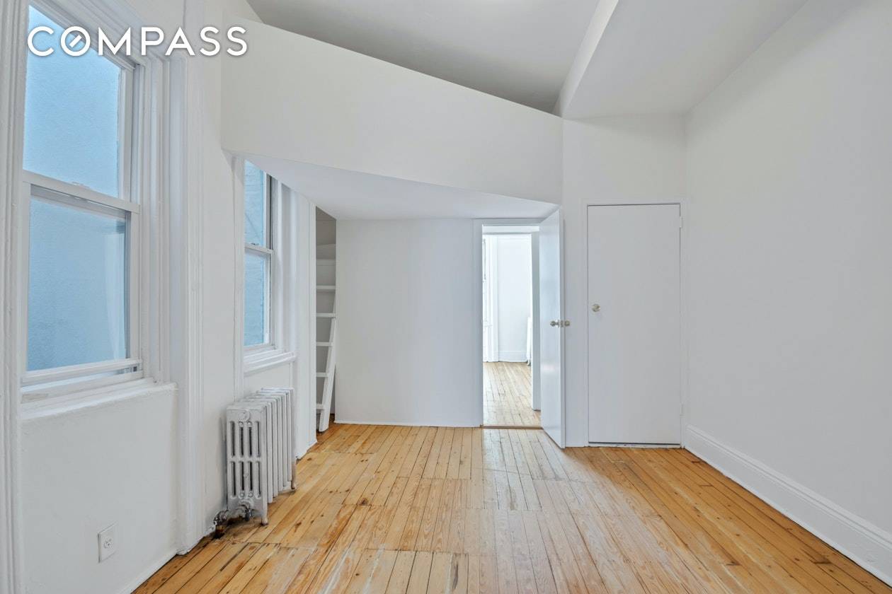 Welcome home to this sun drenched one bedroom one bathroom located in the coveted neighborhood of Cobble Hill, Brooklyn.