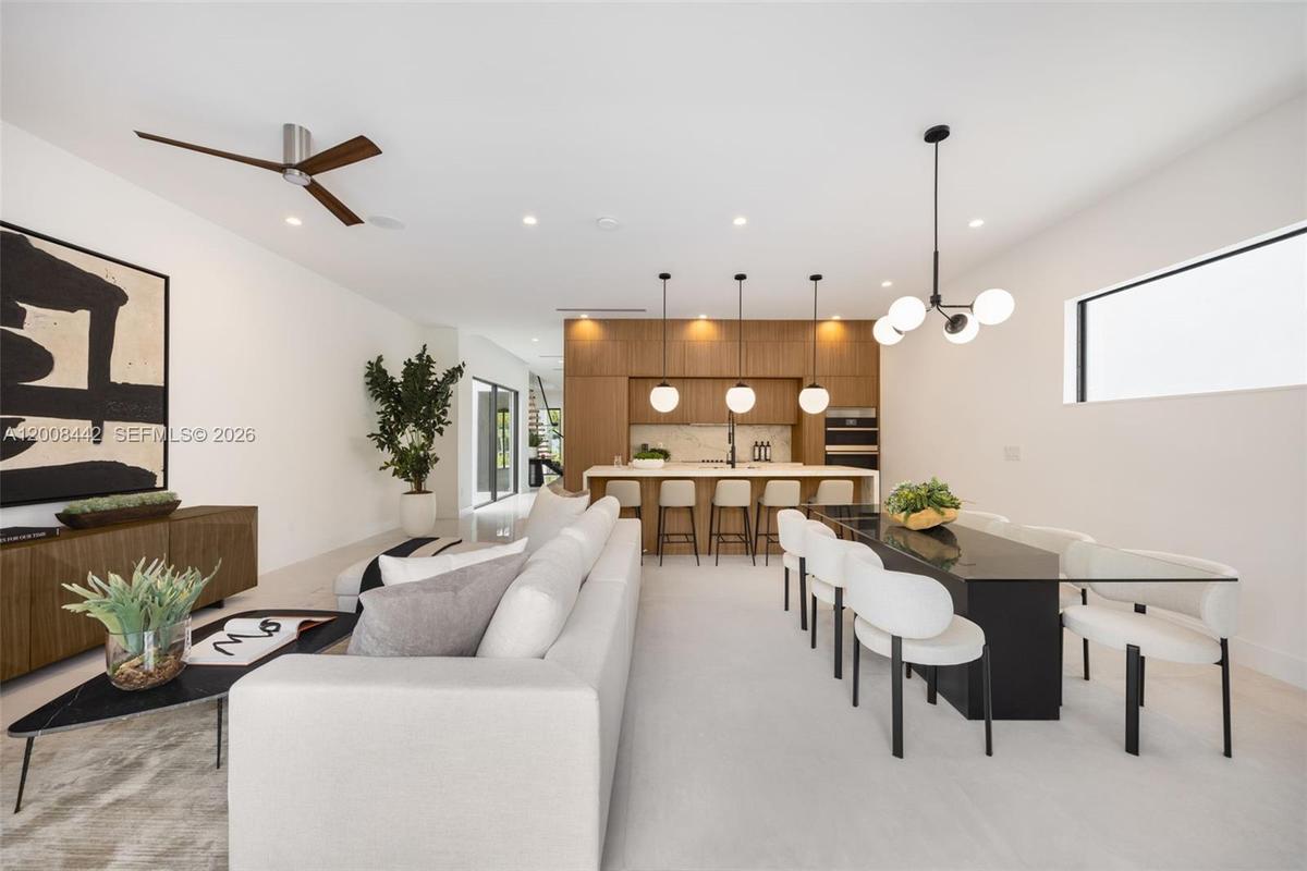 TH A Living/Dining