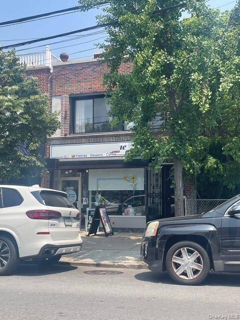 Prime Commercial Space on Ditmars Blvd.