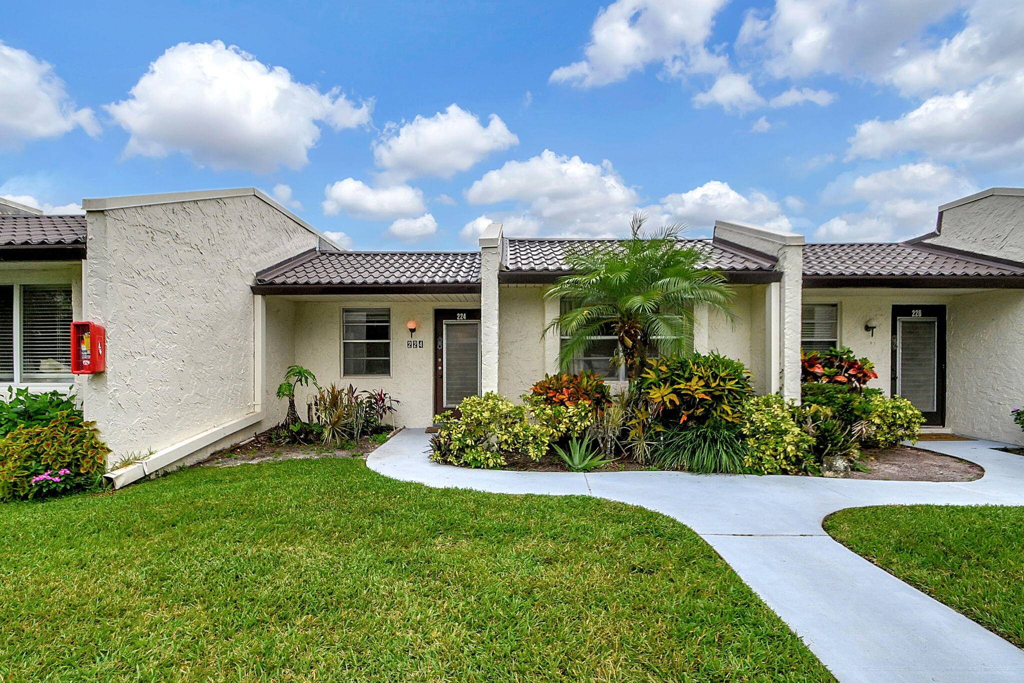 Nestled in the vibrant 55 community of Golden Lakes Village, this charming 2 bed, 2 bath villa in WPB offers convenience and leisure.