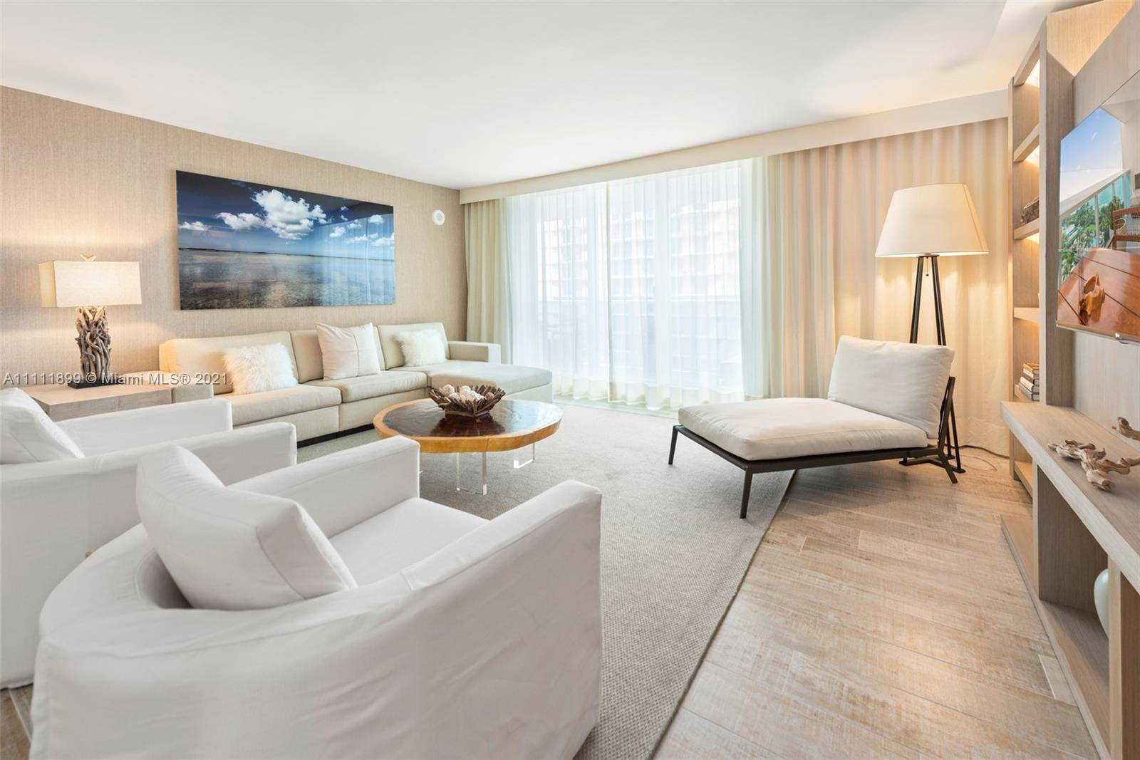 Make yourself at home in this luxury Private Residence, located in Miami s first eco friendly, 1 Hotel Homes.