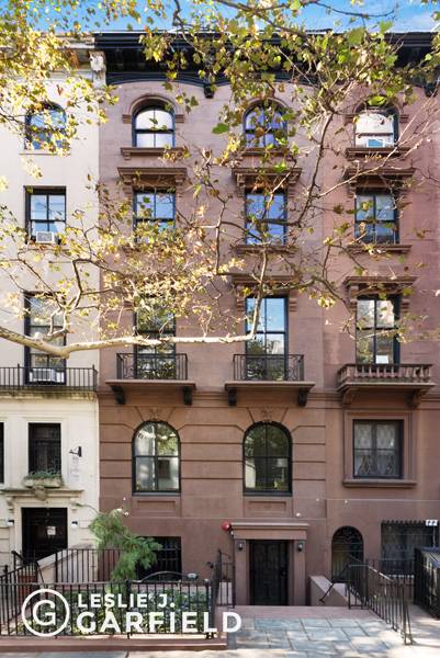 Set on a tranquil, tree lined street in the heart of Brooklyn Heights, 100 Pierrepont Street is a mint condition, single family townhouse that recently underwent a complete gut renovation ...