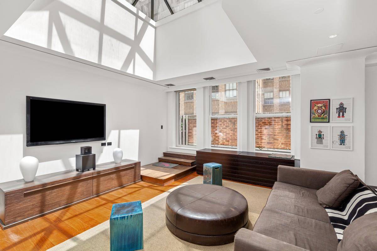 Penthouse Loft Private Terrace Skylight Fully Furnished LOFT with huge private terrace !
