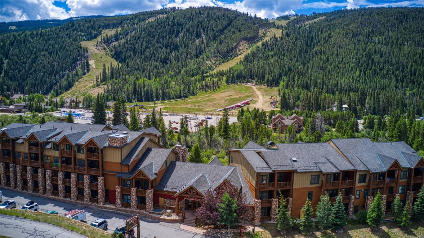 This main floor end unit has all the comforts you need with the convenience of Keystone Resort's activities.