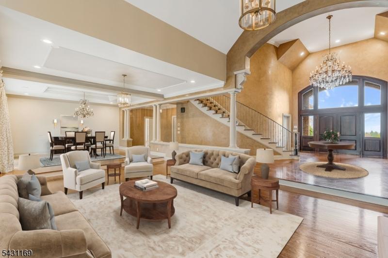 Formal Living Room (VS)