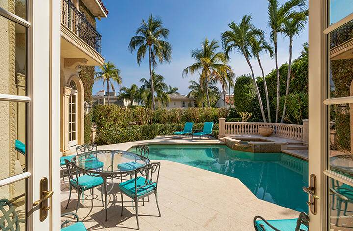 Palm Beach Villa in the center of Town.