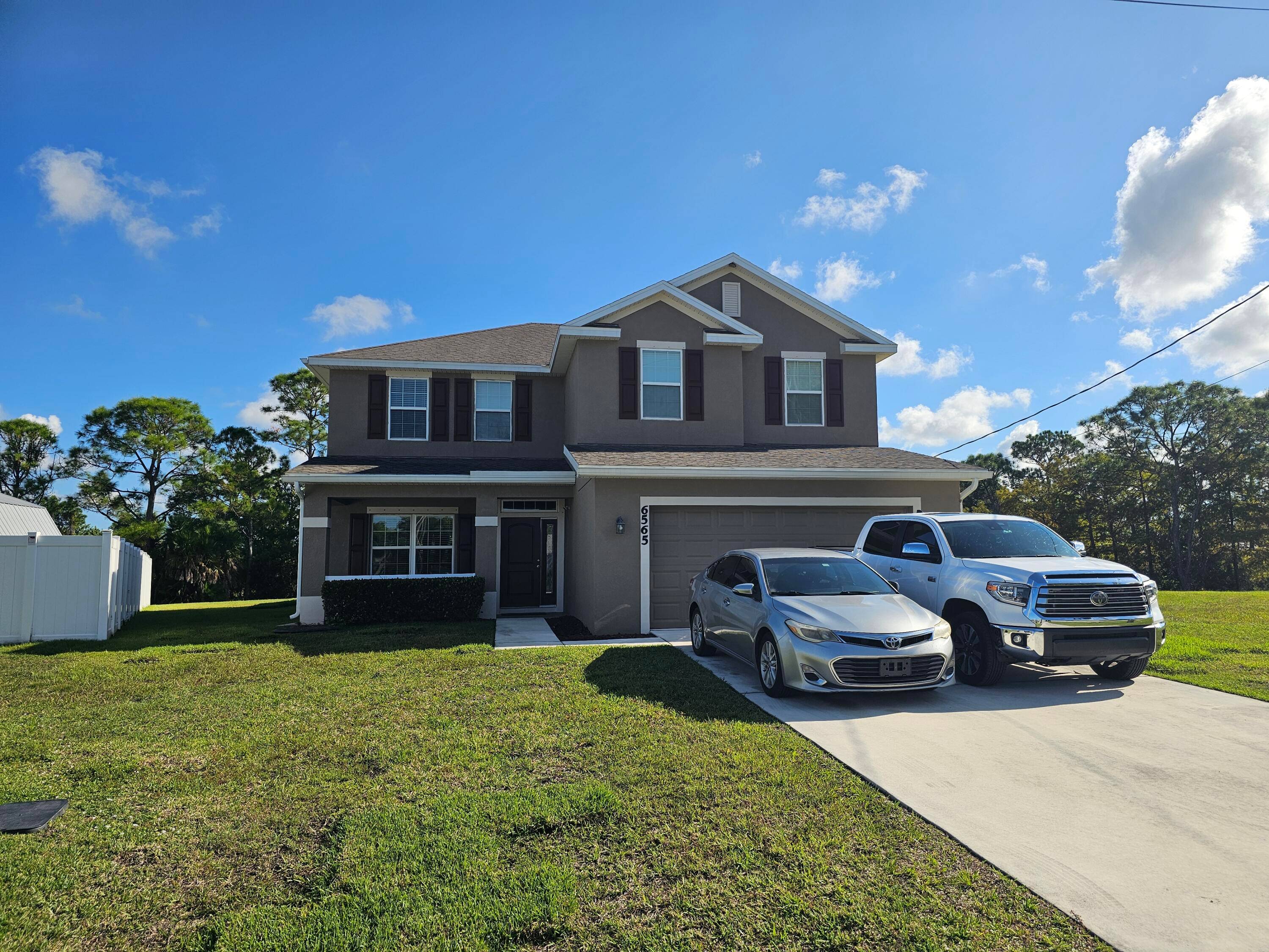 PRIME LOCATION ! NO HOA !