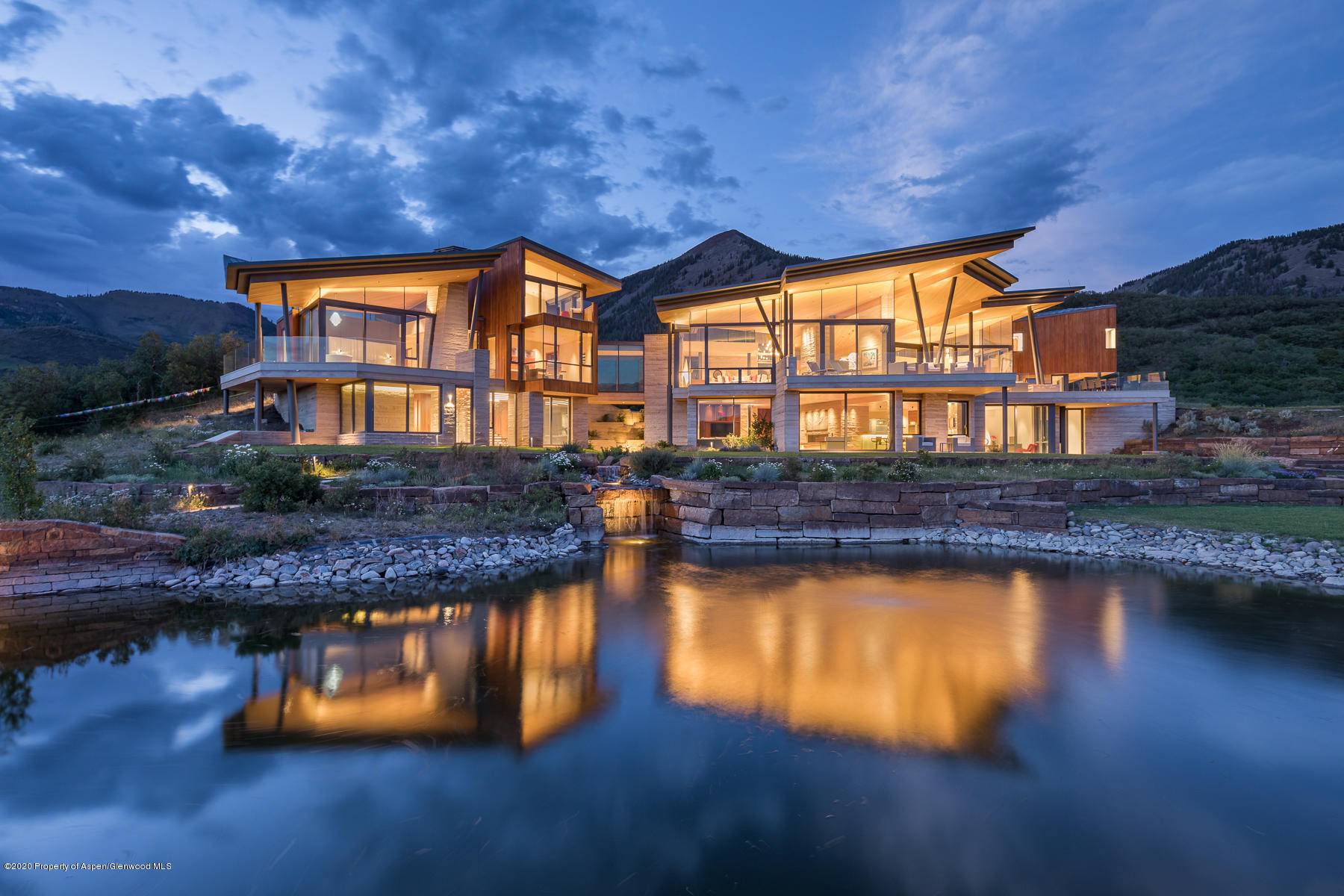 This modern architectural masterpiece is perched on a point featuring thrilling views of Telluride's most dramatic peaks.