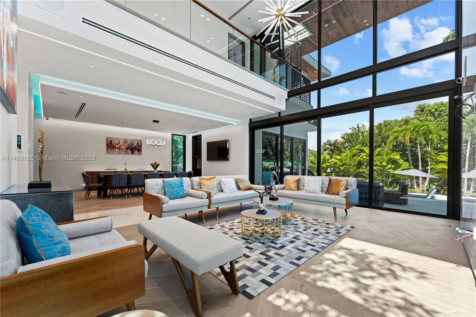 Welcome to this stunning Miami Beach retreat !