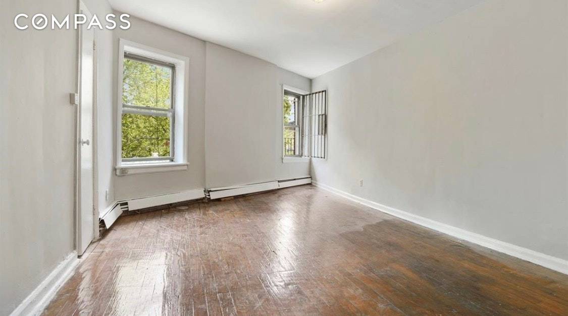 This sunny one bedroom apartment has large rooms, wood floors, great closets and is ideally located in Fort Greene with great restaurants, shopping, coffee shops and unlimited transportation options close ...