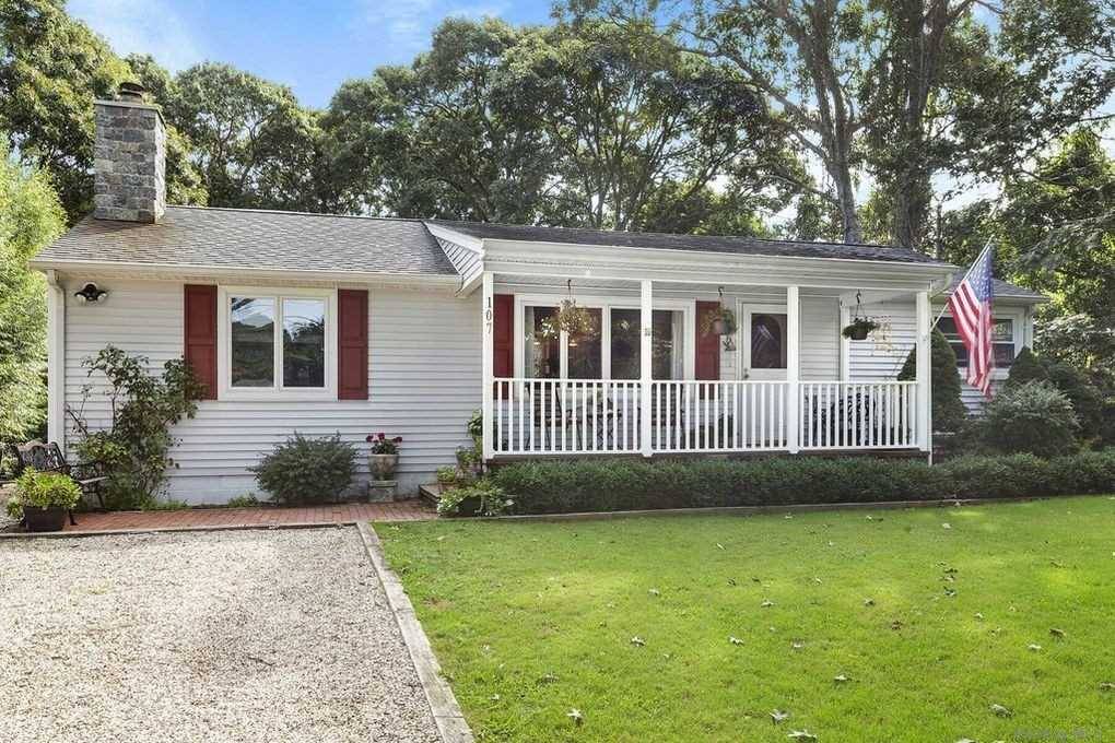 Right around the corner from the bay and a 5 minute drive to the ocean, this house has a great yard, a nice deck to enjoy evenings on, and is ...