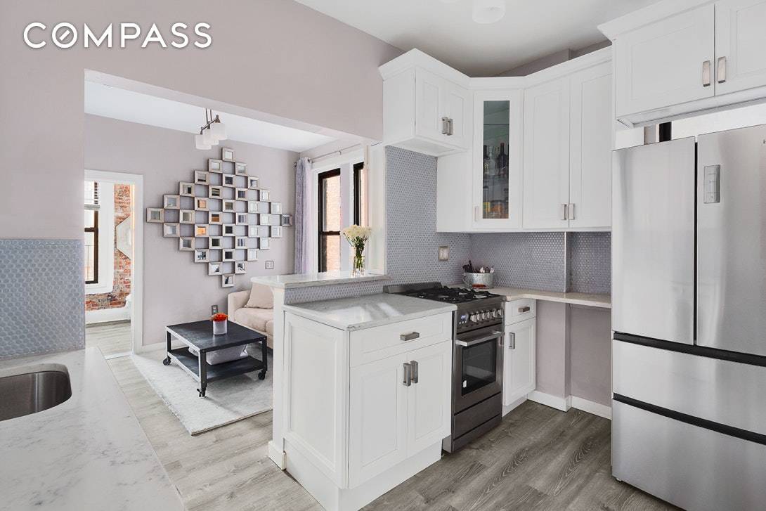 Perfectly located on a quaint tree lined block in Soho, this gut renovated and bright 1bed 1bath co op with W D IN UNIT is a breath of fresh air.