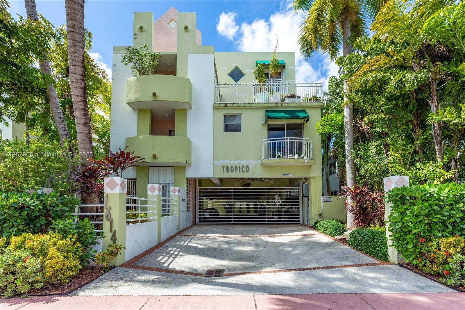 Excellent location a block away from Lincoln Road.