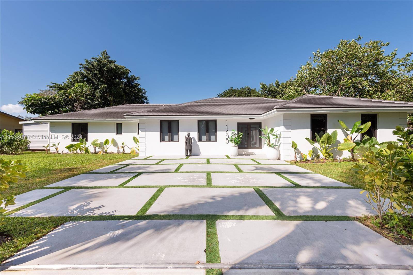 Completely renovated with natural light, canal front house in the gem of Pinecrest.